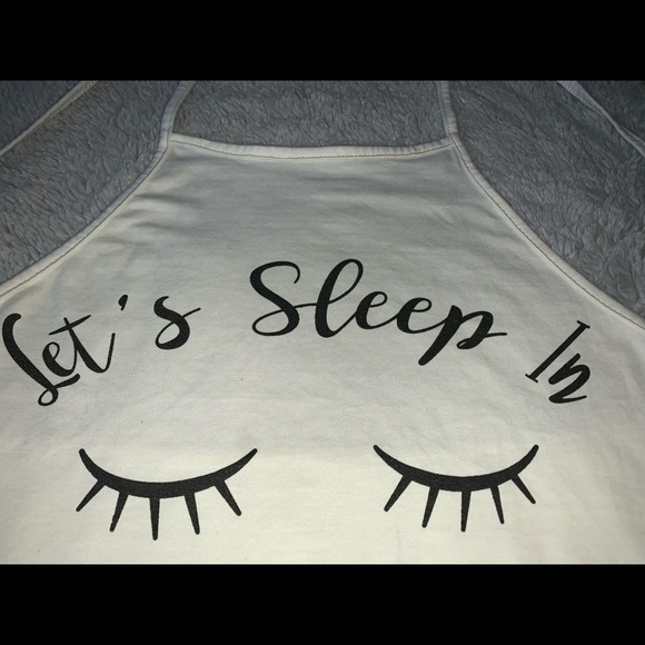 Cute graphic halter top - Picture 3 of 4